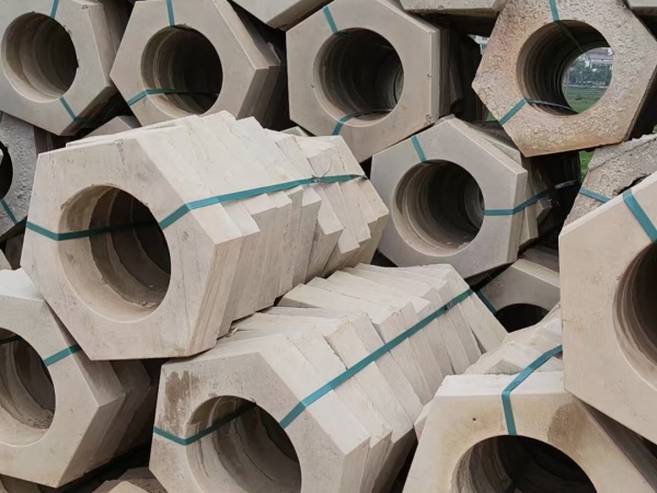 預(yù)制空心角塊