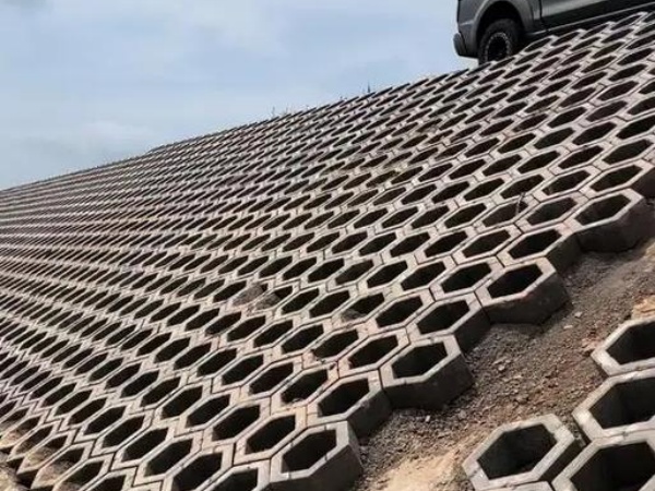 預(yù)制空心角塊